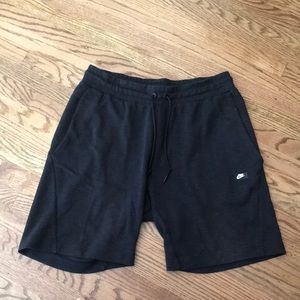Men’s Nike navy jersey athletic shorts. Large.